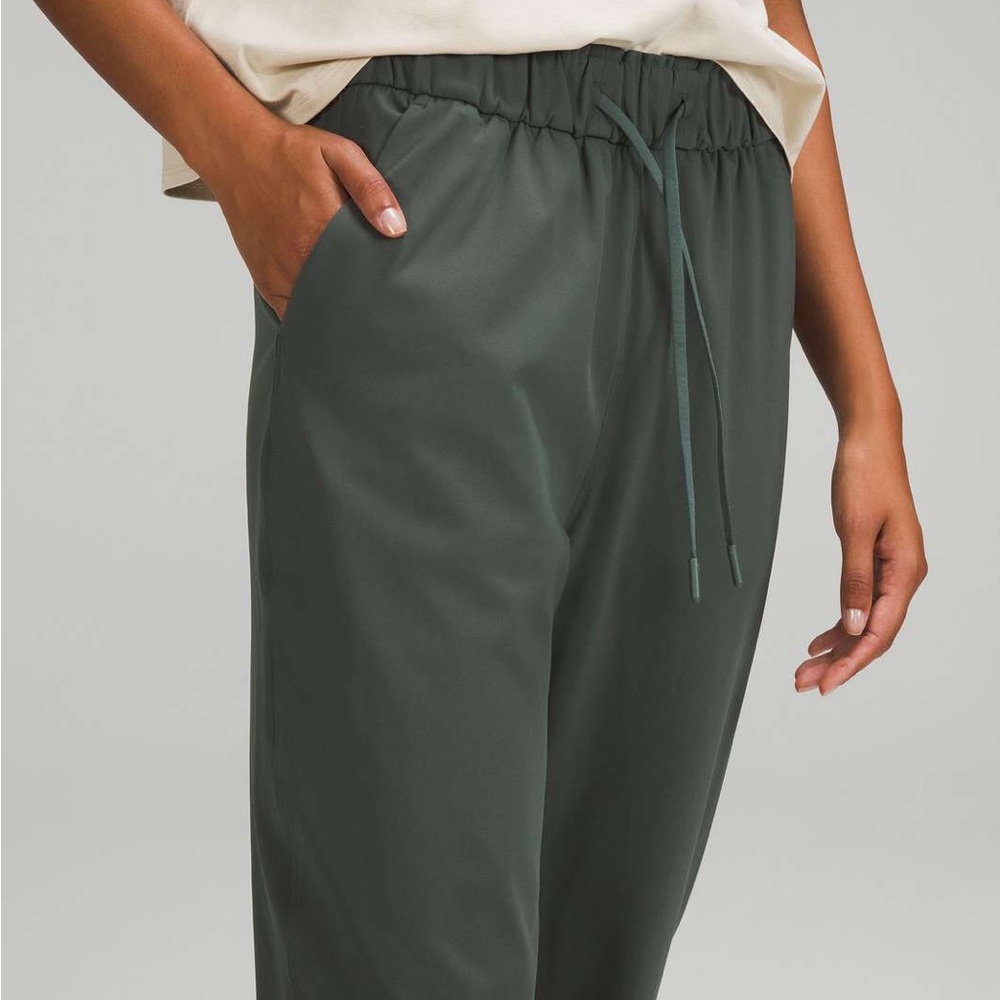 Lululemon Stretch High-Rise Jogger *Full Length
Smoked Spruce